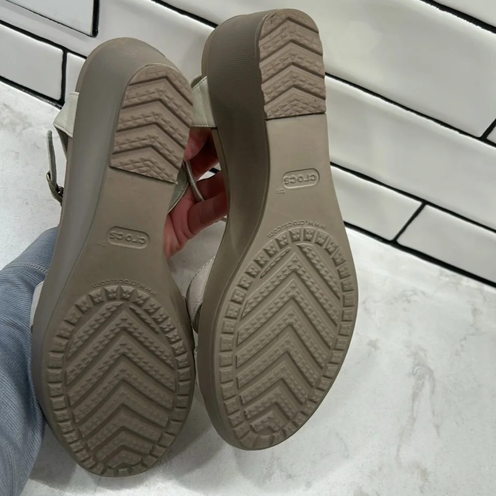 Crocs Womens Leigh II Ankle Strap Wedge Sandals Size 10 Light Beige